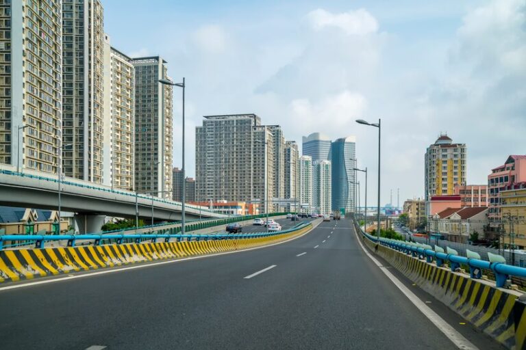 Invest in on Dwarka Expressway